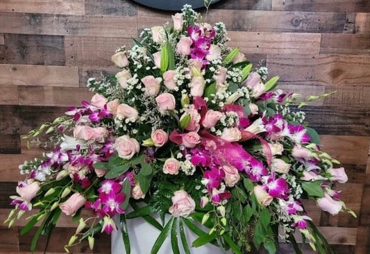 Casket Funeral con Rosas y Orquídeas